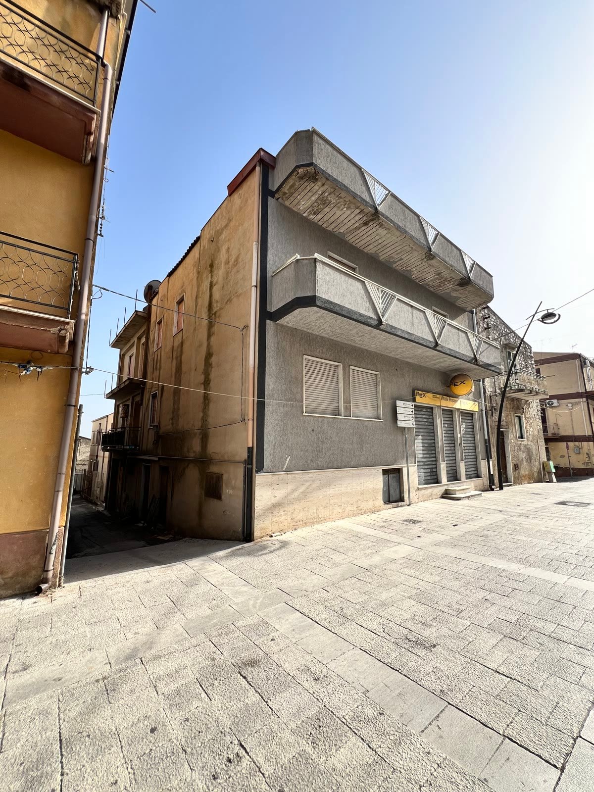 Large House on the Piazza