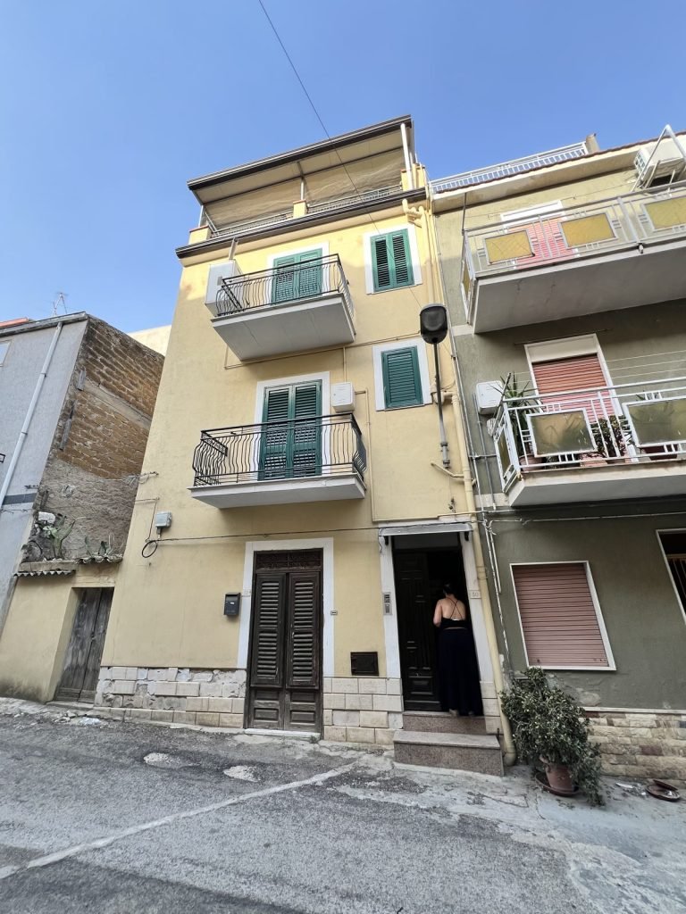 Grand Town House with Marble Floors, San Biagio Platani